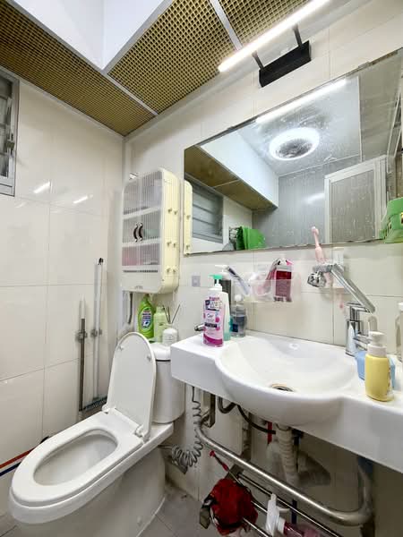 233B Sumang Lane, 233B Sumang Lane, 3 Bedrooms, 1,001 sqft, HDB Flat For Sale, by Wayne Tan, 500160730 - Bathroom - PropertyGuru.com.sg