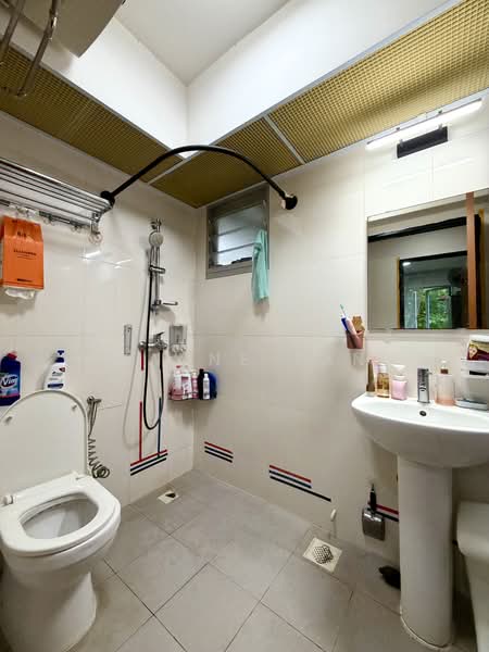 233B Sumang Lane, 233B Sumang Lane, 3 Bedrooms, 1,001 sqft, HDB Flat For Sale, by Wayne Tan, 500160730 - Bathroom - PropertyGuru.com.sg