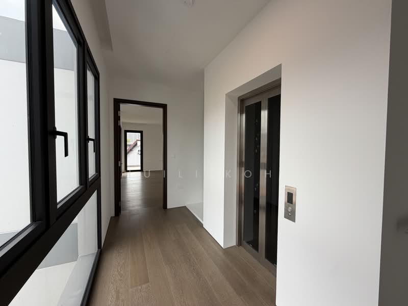 Newly-built Luxurious Detached House in Henry Park, , 6 Bedrooms, 12,109 sqft, Detached House For Sale, by Huili Koh, 500160731 - Corridor - PropertyGuru.com.sg