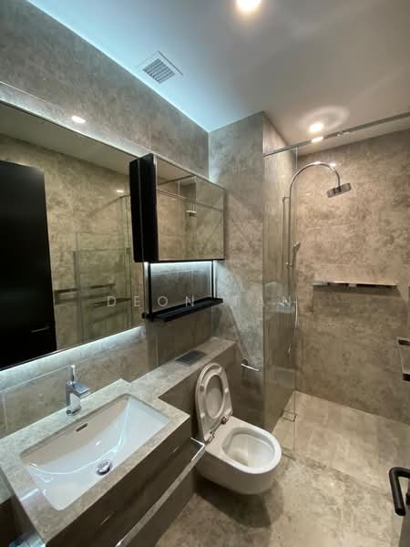 Martin Modern, 10 Martin Place, 2 Bedrooms, 764 sqft, Condominium For Rent, by Deon Tan, 500160735 - Bathroom - PropertyGuru.com.sg