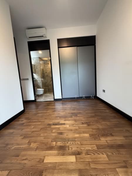 Martin Modern, 10 Martin Place, 2 Bedrooms, 764 sqft, Condominium For Rent, by Deon Tan, 500160735 - Master Ensuite - PropertyGuru.com.sg