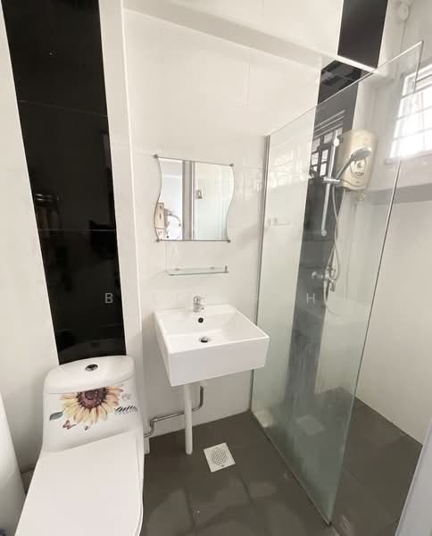 268 Bishan Street 24, 268 Bishan Street 24, 4 Bedrooms, 1,334 sqft, HDB Flat For Sale, by Billy Goh, 500160740 - Bathroom - PropertyGuru.com.sg