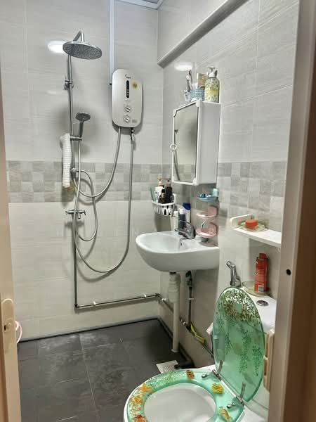 348 Woodlands Avenue 3, 348 Woodlands Avenue 3, 3 Bedrooms, 84 sqft, HDB Flat For Sale, by Hasinah Bee, 500160758 - Bathroom - PropertyGuru.com.sg