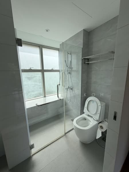 Parc Mondrian, 21 Woodleigh Close, 3 Bedrooms, 1,399 sqft, Apartment For Rent, by Vincent Koh, 500160762 - Master Bathroom - PropertyGuru.com.sg