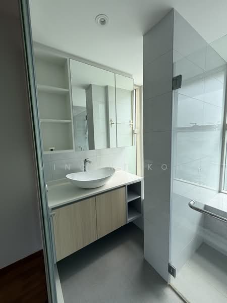 Parc Mondrian, 21 Woodleigh Close, 3 Bedrooms, 1,399 sqft, Apartment For Rent, by Vincent Koh, 500160762 - Master Bathroom - PropertyGuru.com.sg