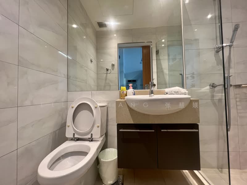 The Central, 8 Eu Tong Sen Street, 646 sqft, Office For Sale, by Ella Chang 张慧媄, 500160774 - Bathroom - CommercialGuru.com.sg