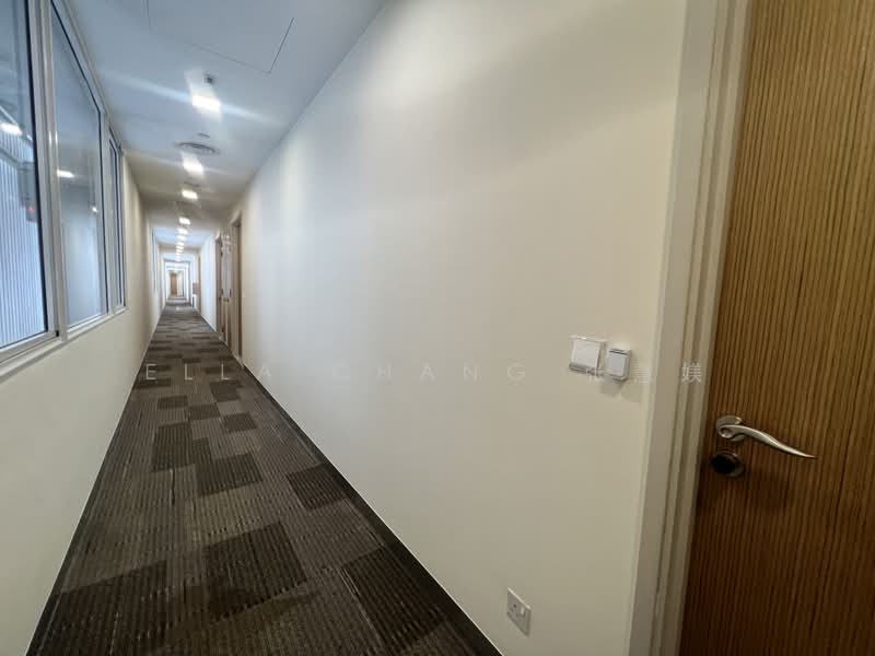 The Central, 8 Eu Tong Sen Street, 646 sqft, Office For Sale, by Ella Chang 张慧媄, 500160774 - Corridor - CommercialGuru.com.sg