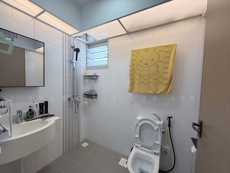 325A Sumang Walk, 325A Sumang Walk, 2 Bedrooms, 732 sqft, HDB Flat For Sale, by Shawn Lee Jun Lin, 500160778 - Bathroom - PropertyGuru.com.sg
