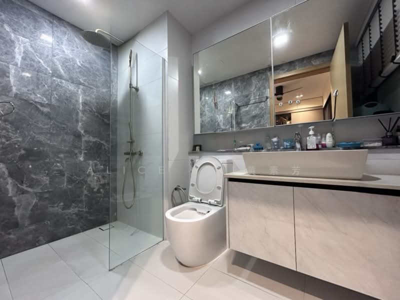 Eight Courtyards, 18 Canberra Drive, 3 Bedrooms, 1,141 sqft, Condominium For Rent, by Alice Ng 黄素芳, 500160782 - Bathroom - PropertyGuru.com.sg
