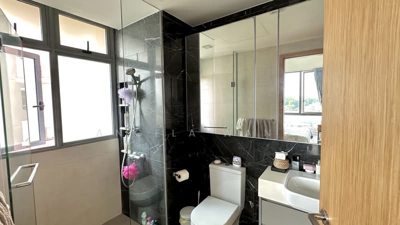 The Glades, 18 Bedok Rise, 3 Bedrooms, 990 sqft, Condominium For Sale, by Angela Wang, 500160786 - Master Bathroom - PropertyGuru.com.sg