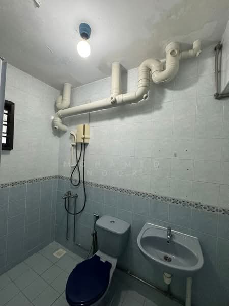 295A Compassvale Crescent, 295A Compassvale Crescent, Room Rental, 180 sqft, HDB Flat For Rent, by Mohamed Noor, 500160789 - Bathroom - PropertyGuru.com.sg