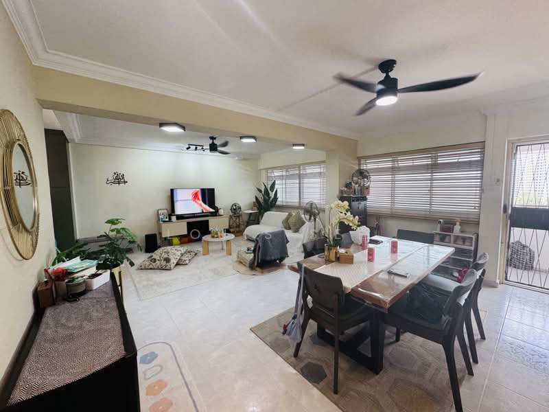 252 Choa Chu Kang Avenue 2, 252 Choa Chu Kang Avenue 2, 3 Bedrooms, 1,119 sqft, HDB Flat For Sale, by Louis See, 500160793 - Living Room - PropertyGuru.com.sg