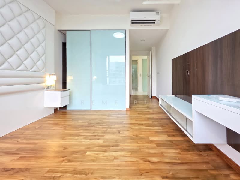 Cairnhill Residences, 31 Cairnhill Circle, 2 Bedrooms, 904 sqft, Apartment For Rent, by Jereme Pung, 500160798 - Master Bedroom - PropertyGuru.com.sg