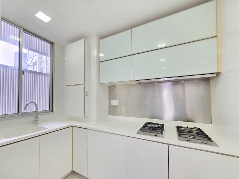 Cairnhill Residences, 31 Cairnhill Circle, 2 Bedrooms, 904 sqft, Apartment For Rent, by Jereme Pung, 500160798 - Kitchen - PropertyGuru.com.sg