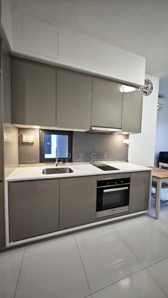 J Gateway, 2 Gateway Drive, 1 Bedroom, 474 sqft, Condominium For Rent, by Joyce Foo, 500160799 - Kitchen - PropertyGuru.com.sg