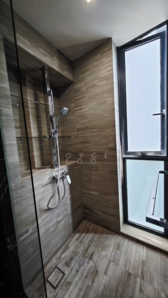 J Gateway, 2 Gateway Drive, 1 Bedroom, 474 sqft, Condominium For Rent, by Joyce Foo, 500160799 - Bathroom - PropertyGuru.com.sg