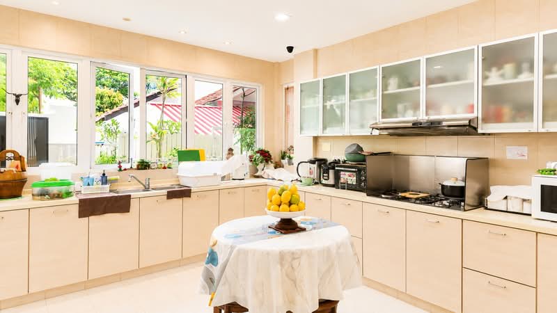 ⭐️⭐️LANDED7772@GOOD CONDITION BUNGALOW AT PRIME SIGLAP VICINITY ☎️ KL 8382-7772, Siglap, Frankel, Dunbar, 5 Bedrooms, 4,900 sqft, Bungalow House For Sale, by K L Goh, 500160806 - Kitchen - PropertyGuru.com.sg