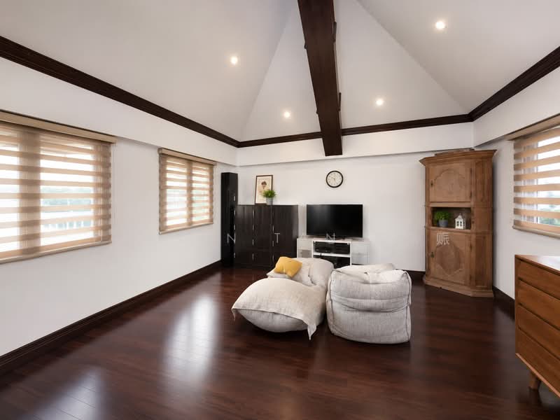 ⭐️RARE 2-STY DETACHED HSE IN CHESTNUT GCBA | WITHIN 1KM TO 3 PRIMARY SCHOOLS | NEAR CASHEW MRT⭐️, Chestnut Crescent Cashew Almond Jalan Pakis Suasa Emas Urai Hazel Park Siap Tekad Asas Tumpu Uji Dermawan Kakatua Layang Selanting Tham Soong Kismis Yuk Tong Sunset Eng Kong Cheng Soon Faber Moonbeam Sinai Greenleaf Ming Teck Jelita Holland Hua Guan, 6 Bedrooms, 8,500 sqft, Detached House For Sale, by Damian Tan 陈係赈, 500160819 - Living Room - PropertyGuru.com.sg