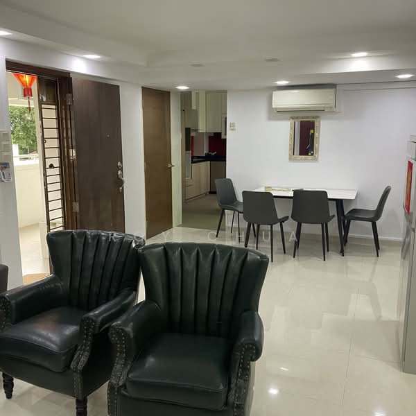 426 Bukit Batok West Avenue 2, 426 Bukit Batok West Avenue 2, 3 Bedrooms, 893 sqft, HDB Flat For Rent, by Roy Chua, 500160821 - Living Room - PropertyGuru.com.sg