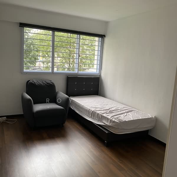 426 Bukit Batok West Avenue 2, 426 Bukit Batok West Avenue 2, 3 Bedrooms, 893 sqft, HDB Flat For Rent, by Roy Chua, 500160821 - Bedroom - PropertyGuru.com.sg