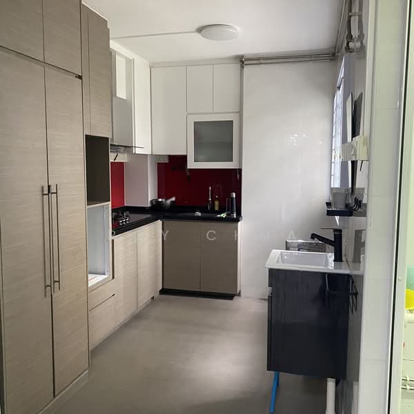 426 Bukit Batok West Avenue 2, 426 Bukit Batok West Avenue 2, 3 Bedrooms, 893 sqft, HDB Flat For Rent, by Roy Chua, 500160821 - Kitchen - PropertyGuru.com.sg