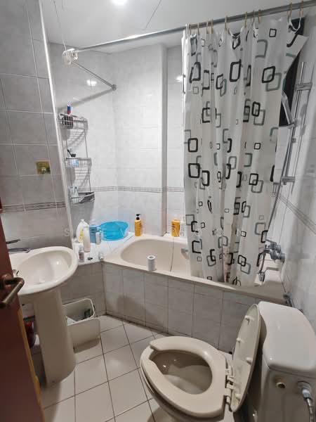 Parc Oasis, 43 Jurong East Avenue 1, Room Rental, 200 sqft, Condominium For Rent, by Steve Voon, 500160826 - Bathroom - PropertyGuru.com.sg