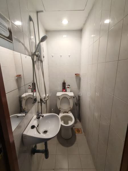 Parc Oasis, 43 Jurong East Avenue 1, Room Rental, 200 sqft, Condominium For Rent, by Steve Voon, 500160826 - Bathroom - PropertyGuru.com.sg