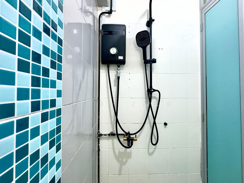 93 Paya Lebar Way, 93 Paya Lebar Way, 2 Bedrooms, 624 sqft, HDB Flat For Sale, by Farah Zack, 500160833 - Bathroom - PropertyGuru.com.sg