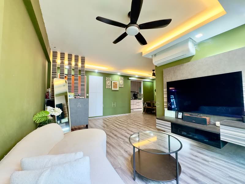 808A Choa Chu Kang Avenue 1, 808A Choa Chu Kang Avenue 1, 3 Bedrooms, 990 sqft, HDB Flat For Sale, by Farah Zack, 500160835 - Living Room - PropertyGuru.com.sg