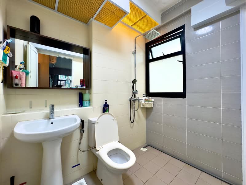 808A Choa Chu Kang Avenue 1, 808A Choa Chu Kang Avenue 1, 3 Bedrooms, 990 sqft, HDB Flat For Sale, by Farah Zack, 500160835 - Bathroom - PropertyGuru.com.sg