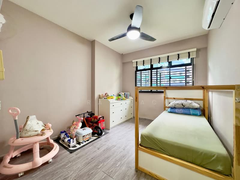 808A Choa Chu Kang Avenue 1, 808A Choa Chu Kang Avenue 1, 3 Bedrooms, 990 sqft, HDB Flat For Sale, by Farah Zack, 500160835 - Bedroom - PropertyGuru.com.sg