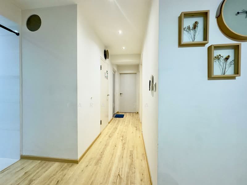 620B Tampines Street 61, 620B Tampines Street 61, 3 Bedrooms, 1,001 sqft, HDB Flat For Sale, by Farah Zack, 500160839 - Corridor - PropertyGuru.com.sg