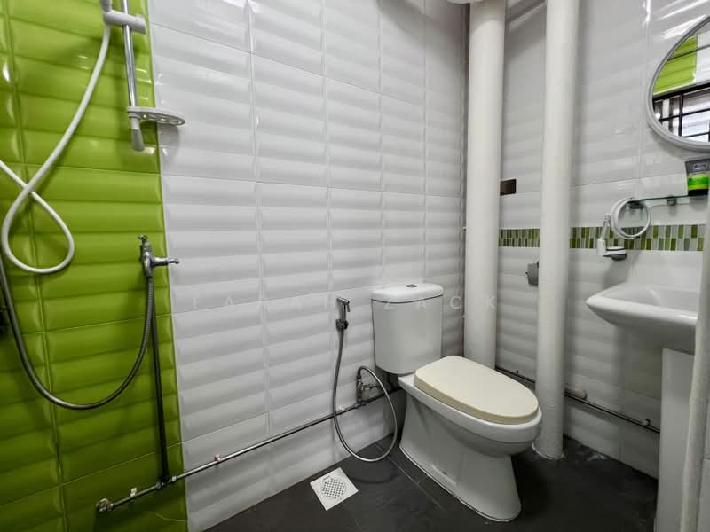 469 Pasir Ris Drive 6, 469 Pasir Ris Drive 6, 3 Bedrooms, 1,130 sqft, HDB Flat For Sale, by Farah Zack, 500160841 - Bathroom - PropertyGuru.com.sg