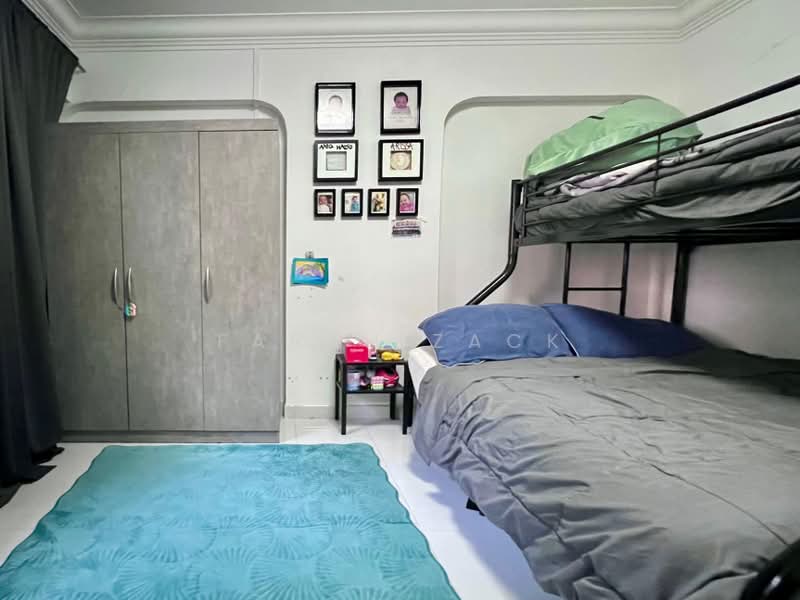 469 Pasir Ris Drive 6, 469 Pasir Ris Drive 6, 3 Bedrooms, 1,130 sqft, HDB Flat For Sale, by Farah Zack, 500160841 - Bedroom - PropertyGuru.com.sg