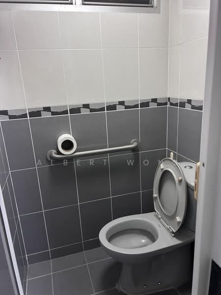 32 Holland Close, 32 Holland Close, Room Rental, 100 sqft, HDB Flat For Rent, by Albert Wong, 500160844 - Bathroom - PropertyGuru.com.sg