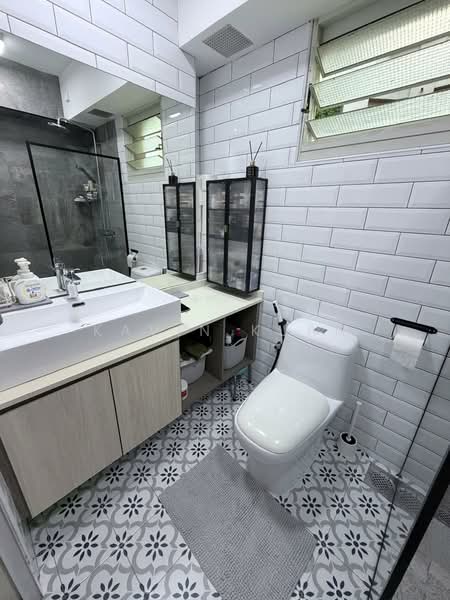 648 Punggol Central, 648 Punggol Central, 3 Bedrooms, 1,184 sqft, HDB Flat For Sale, by Kavin Kuah, 500160849 - Bathroom - PropertyGuru.com.sg