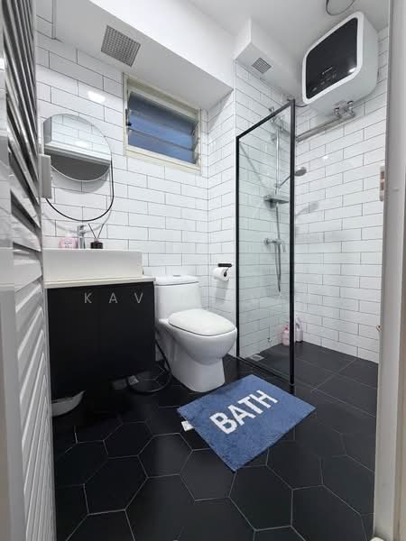 648 Punggol Central, 648 Punggol Central, 3 Bedrooms, 1,184 sqft, HDB Flat For Sale, by Kavin Kuah, 500160849 - Bathroom - PropertyGuru.com.sg