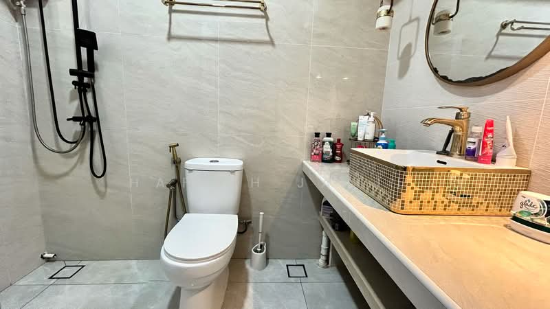 258A Compassvale Road, 258A Compassvale Road, 3 Bedrooms, 1,184 sqft, HDB Flat For Sale, by Hafizh Jamil, 500160854 - Master Bathroom - PropertyGuru.com.sg