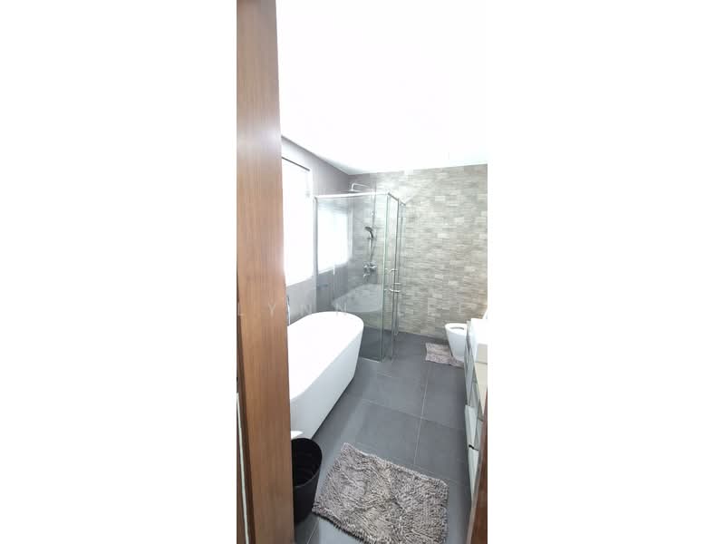 Century Woods, 20 Woodgrove View, Admiralty / Woodlands, 4 Bedrooms, 3,010 sqft, Terraced House For Sale, by Lynn Lee, 500160861 - Master Bathroom - PropertyGuru.com.sg
