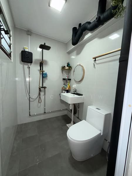 112 Simei Street 1, 112 Simei Street 1, 3 Bedrooms, 904 sqft, HDB Flat For Sale, by Joyce Chew, 500160863 - Bathroom - PropertyGuru.com.sg