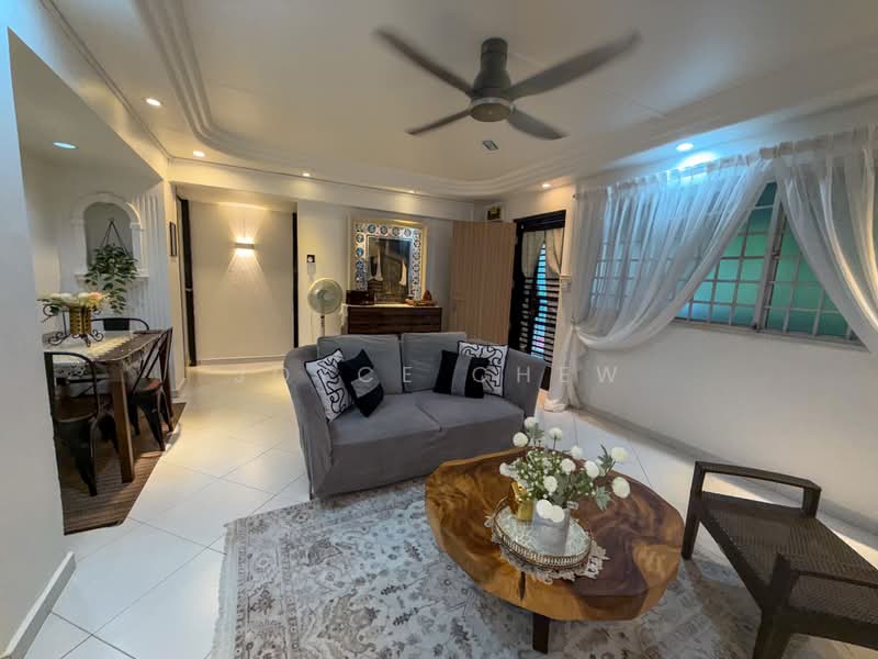 112 Simei Street 1, 112 Simei Street 1, 3 Bedrooms, 904 sqft, HDB Flat For Sale, by Joyce Chew, 500160863 - Living Room - PropertyGuru.com.sg