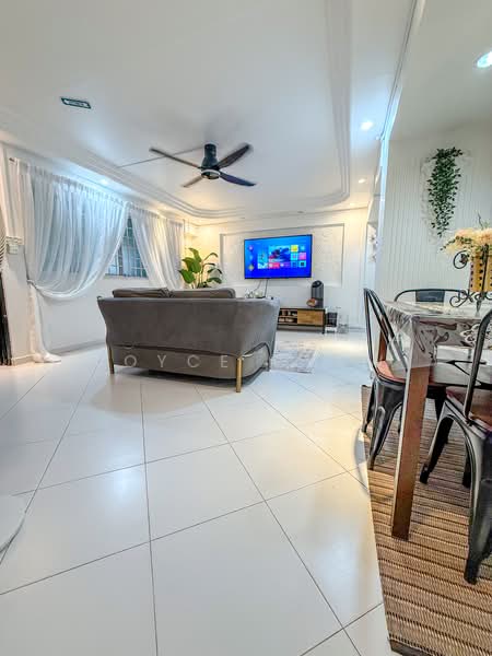 112 Simei Street 1, 112 Simei Street 1, 3 Bedrooms, 904 sqft, HDB Flat For Sale, by Joyce Chew, 500160863 - Living Room - PropertyGuru.com.sg