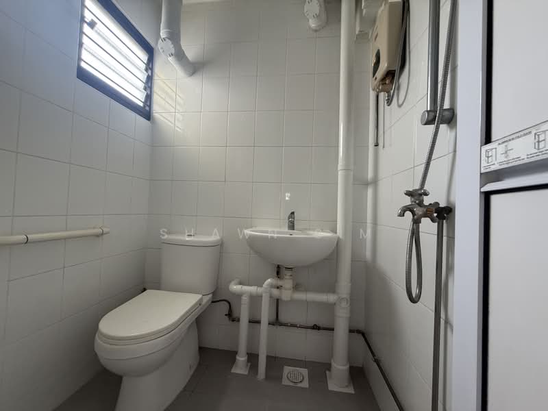 542 Bedok North Street 3, 542 Bedok North Street 3, Room Rental, 250 sqft, HDB Flat For Rent, by Shawn Sim, 500160866 - Bathroom - PropertyGuru.com.sg