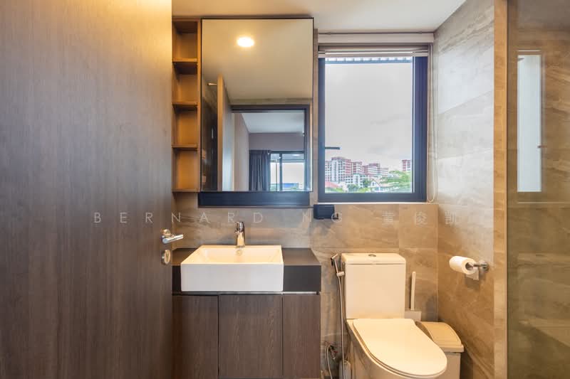 Riverfront Residences, 45 Hougang Avenue 7, 4 Bedrooms, 1,410 sqft, Condominium For Sale, by Bernard Ng 黄俊凯, 500160879 - Bathroom - PropertyGuru.com.sg