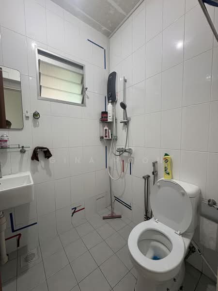 414B Fernvale Link, 414B Fernvale Link, 2 Bedrooms, 732 sqft, HDB Flat For Sale, by Gina Hoon, 500160882 - Bathroom - PropertyGuru.com.sg