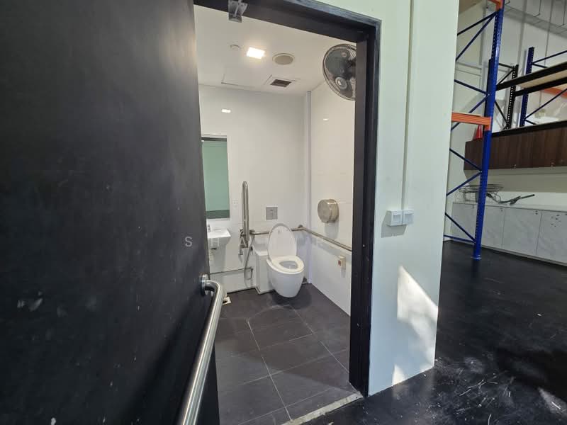 Nordcom II, 2 Gambas Crescent, 1,500 sqft, Light Industrial (B1) For Rent, by Shamir ., 500160893 - Bathroom - CommercialGuru.com.sg