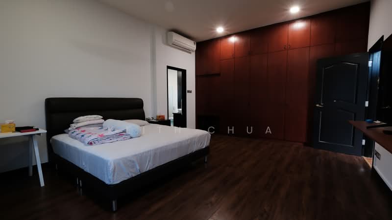 Rare Meyer Road Detached House, , 6 Bedrooms, 7,000 sqft, Detached House For Rent, by Keith Chua, 500160911 - Bedroom - PropertyGuru.com.sg