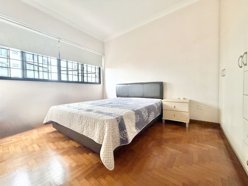 1KM TO AI TONG SCH, MINS WALK TO MRT, 2.5STY TERRACE!!!!!, OFF THOMSON ROAD, 6 Bedrooms, 2,800 sqft, Terraced House For Sale, by Benjamin Poh, 500160932 - Bedroom 2 - PropertyGuru.com.sg