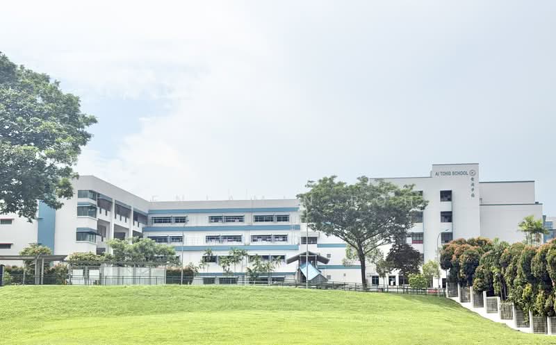 1KM TO AI TONG SCH, MINS WALK TO MRT, 2.5STY TERRACE!!!!!, OFF THOMSON ROAD, 6 Bedrooms, 2,800 sqft, Terraced House For Sale, by Benjamin Poh, 500160932 - Ai Tong School - PropertyGuru.com.sg