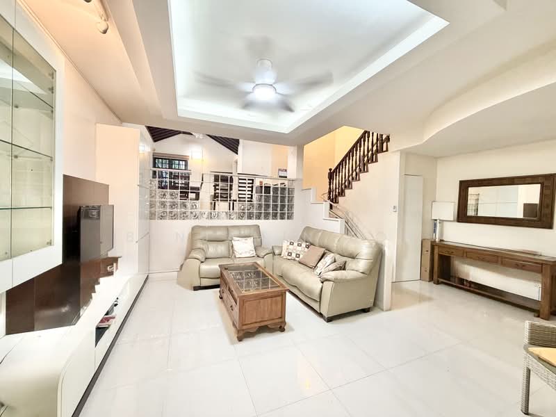 1KM TO AI TONG SCH, MINS WALK TO MRT, 2.5STY TERRACE!!!!!, OFF THOMSON ROAD, Hougang / Punggol / Sengkang, 6 Bedrooms, 2,800 sqft, Terraced House For Sale, by Benjamin Poh, 500160932 - Living Room - PropertyGuru.com.sg